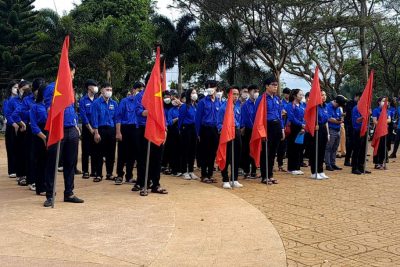 ĐOÀN THANH NIÊN THAM GIA THÁNG THANH NIÊN CÙNG THỊ ĐOÀN BUÔN HỒ