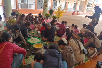 Trải nghiệm: Gói bánh chưng-Lớp Mầm 1